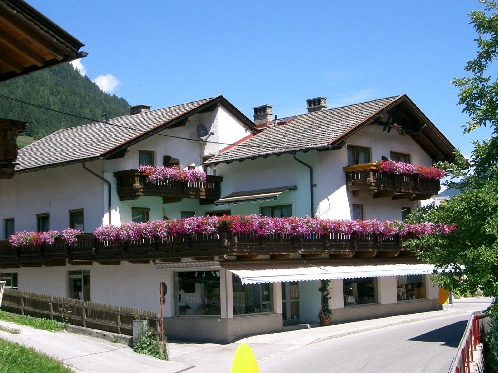 Pension Alpina Neustift Neustift im Stubaital Exterior photo